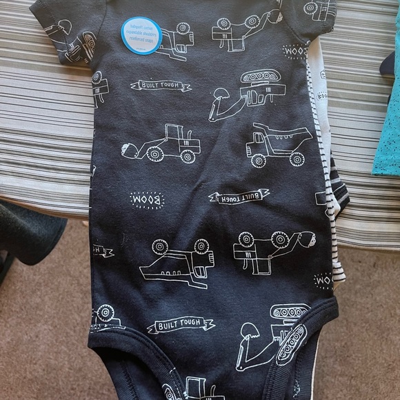 Carters onesies set of 4!! Size 9m - Picture 2 of 2